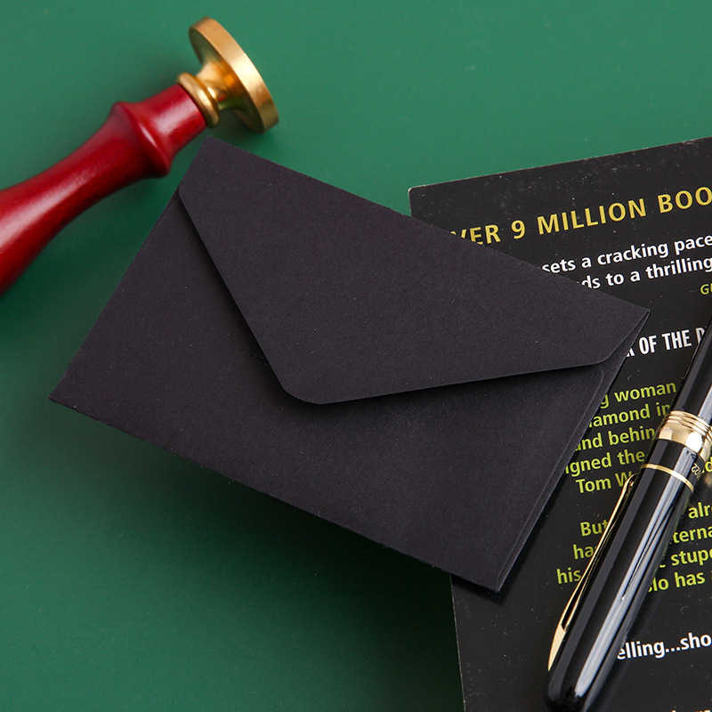 Pequeño sobre negro