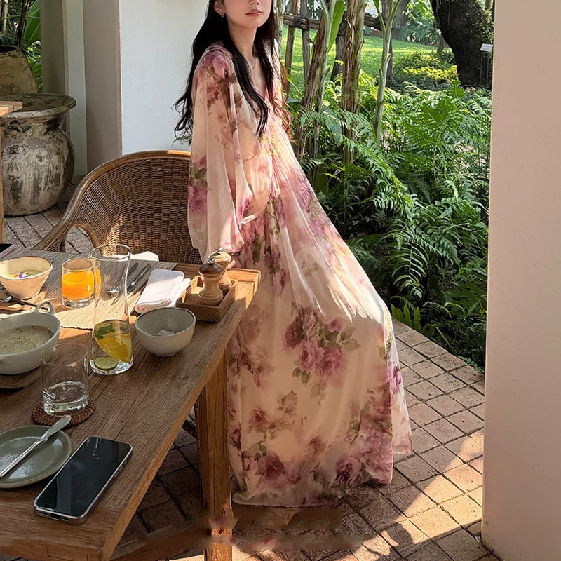 Long-Sleeved V-Neck Dress for Women with a Romantic Floral Resort Style That Captures the Summer Vibe and Is Inspired by the "French Style" That Floats with the Wind