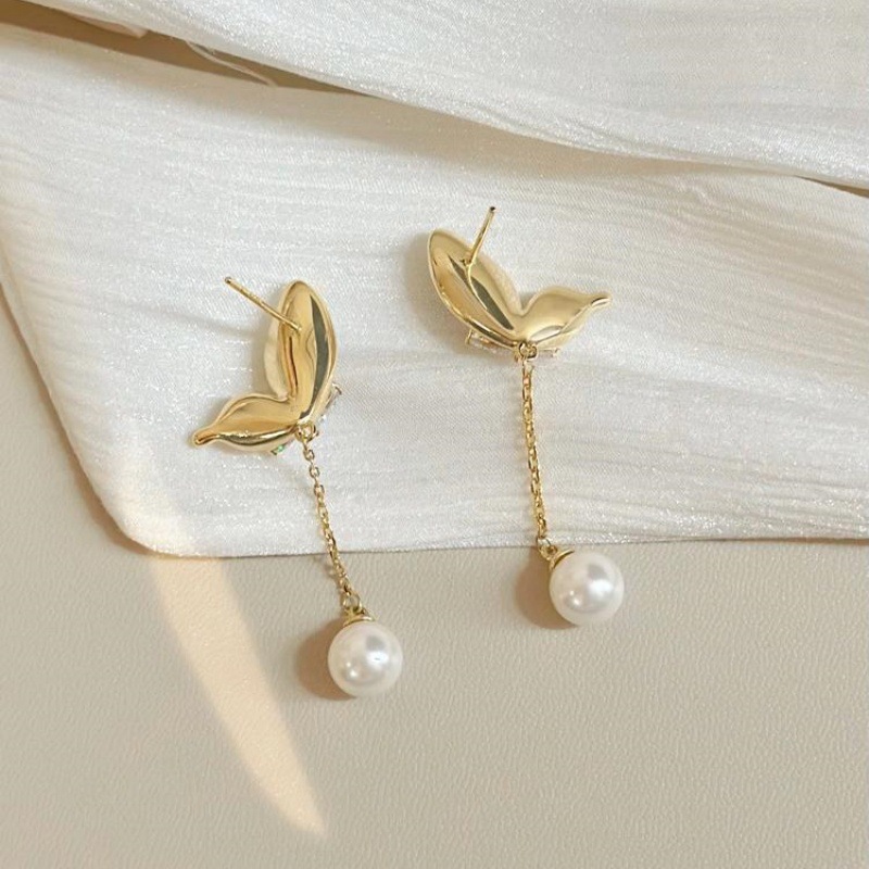 Cubic Zirconia And Pearl Stud Earrings For Everyday Elegance_voghion.com