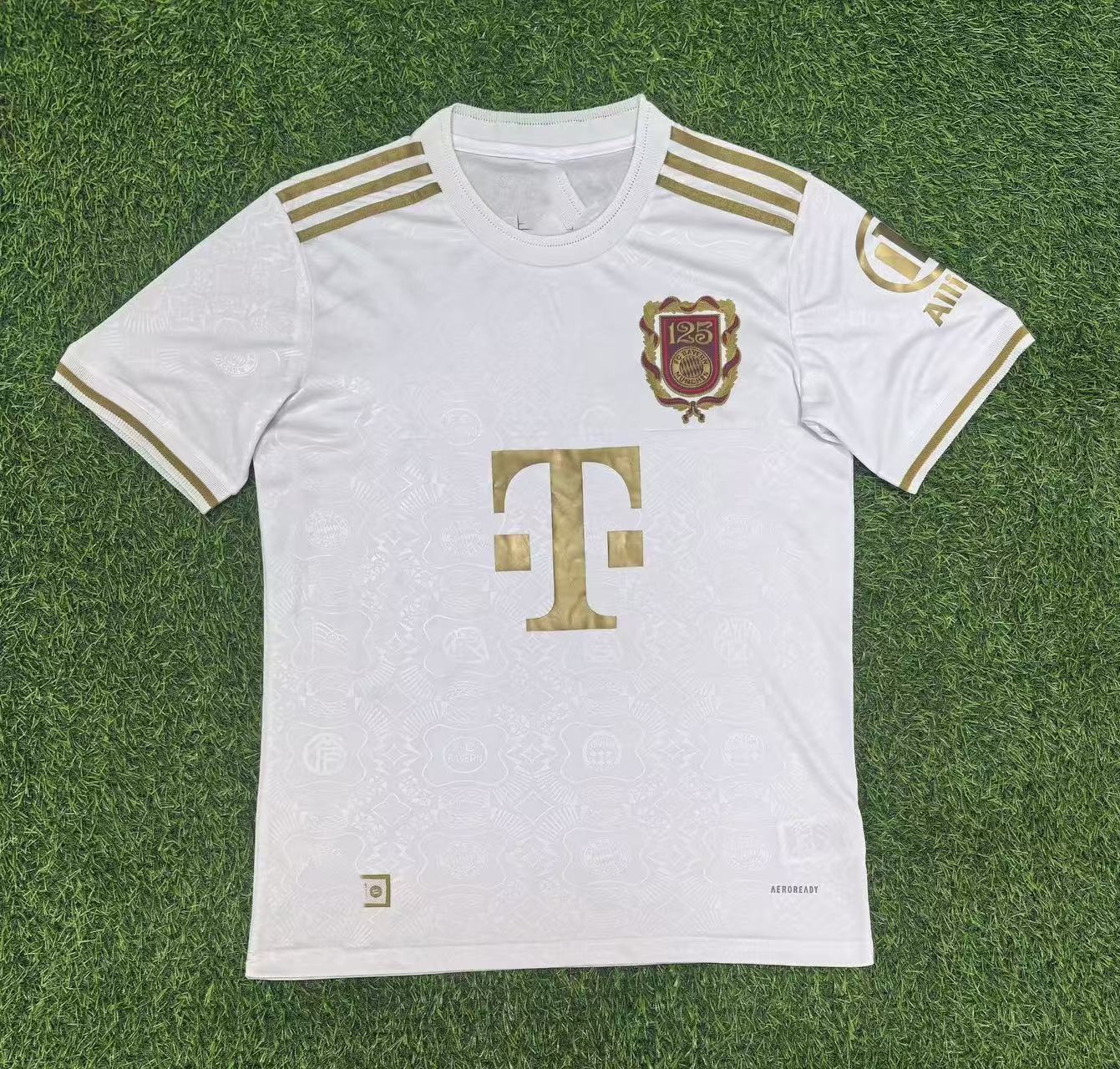Una generación de uniformes de fútbol, nuevos uniformes de entrenamiento, camisetas, Italia AC, Barcelona, Real Madrid, Brasil, Japón, Ajax