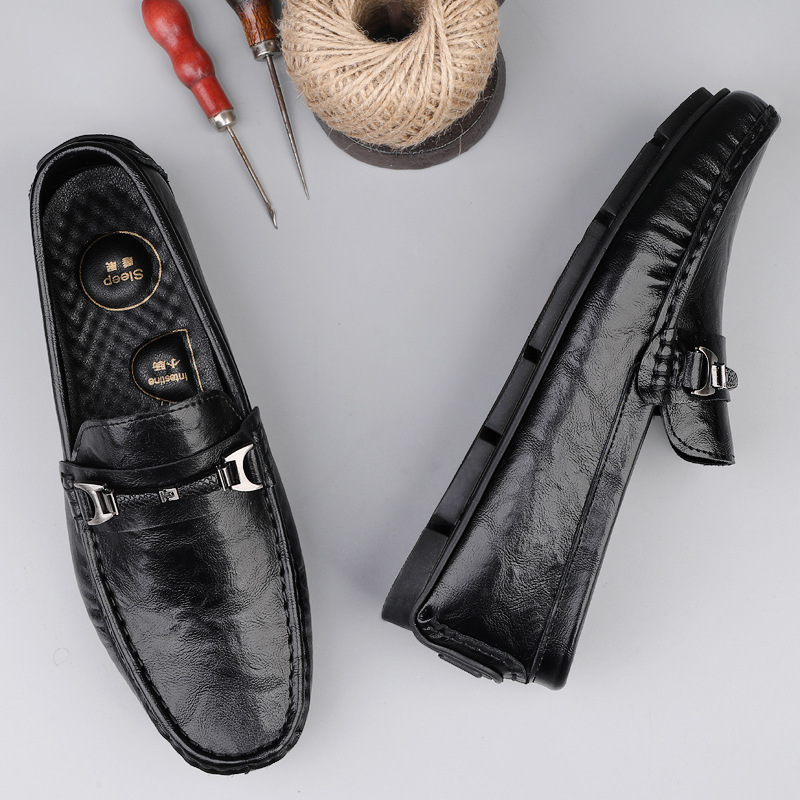 Zapatos de hombre de cuero real 2025 nuevos zapatos de negocios británicos transpirables con suela suave zapatos casuales perezosos con un pie zapatos para hombre