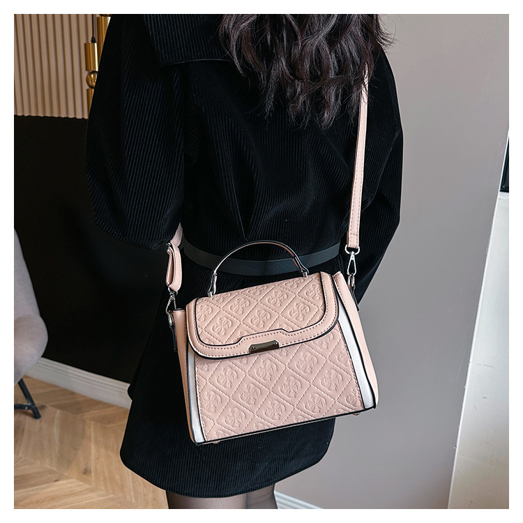 Women's Small Pu Leather Solid Color Lingge Vintage Style Classic Style Magnetic Buckle Crossbody Bag display picture 32