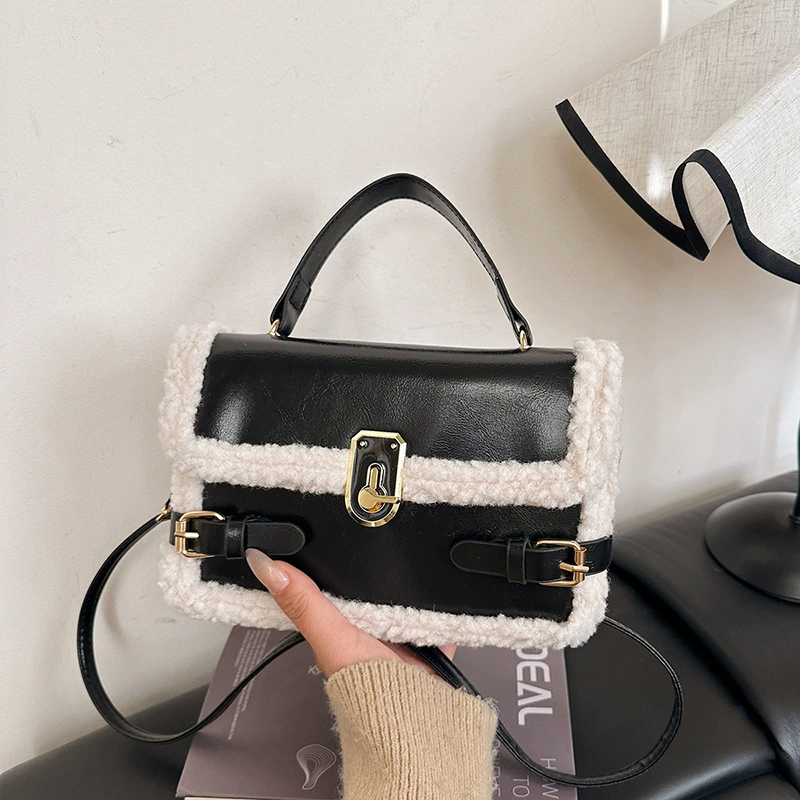Demi-season trend shoulder bag