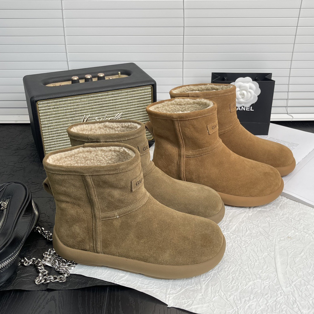 레트로 두꺼운 바닥 가죽 스노우 부츠 여성의 2024 겨울 새 기모 짧은 부츠 미끄럼 방지 따뜻한 빵면 신발 조수