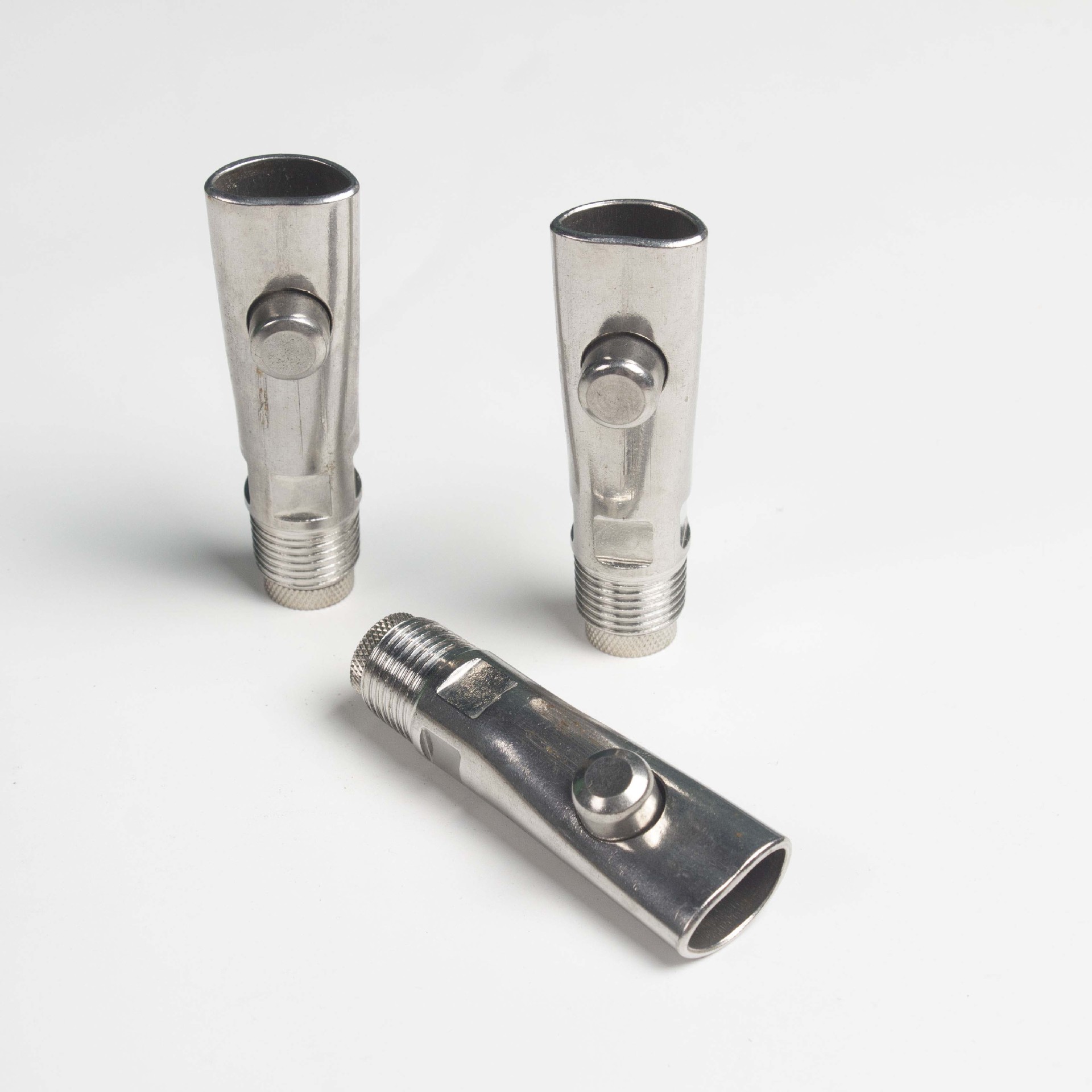 不锈钢猪用自动饮水器防溅猪水嘴猪嘴咀自动猪饮水器畜牧养殖设备