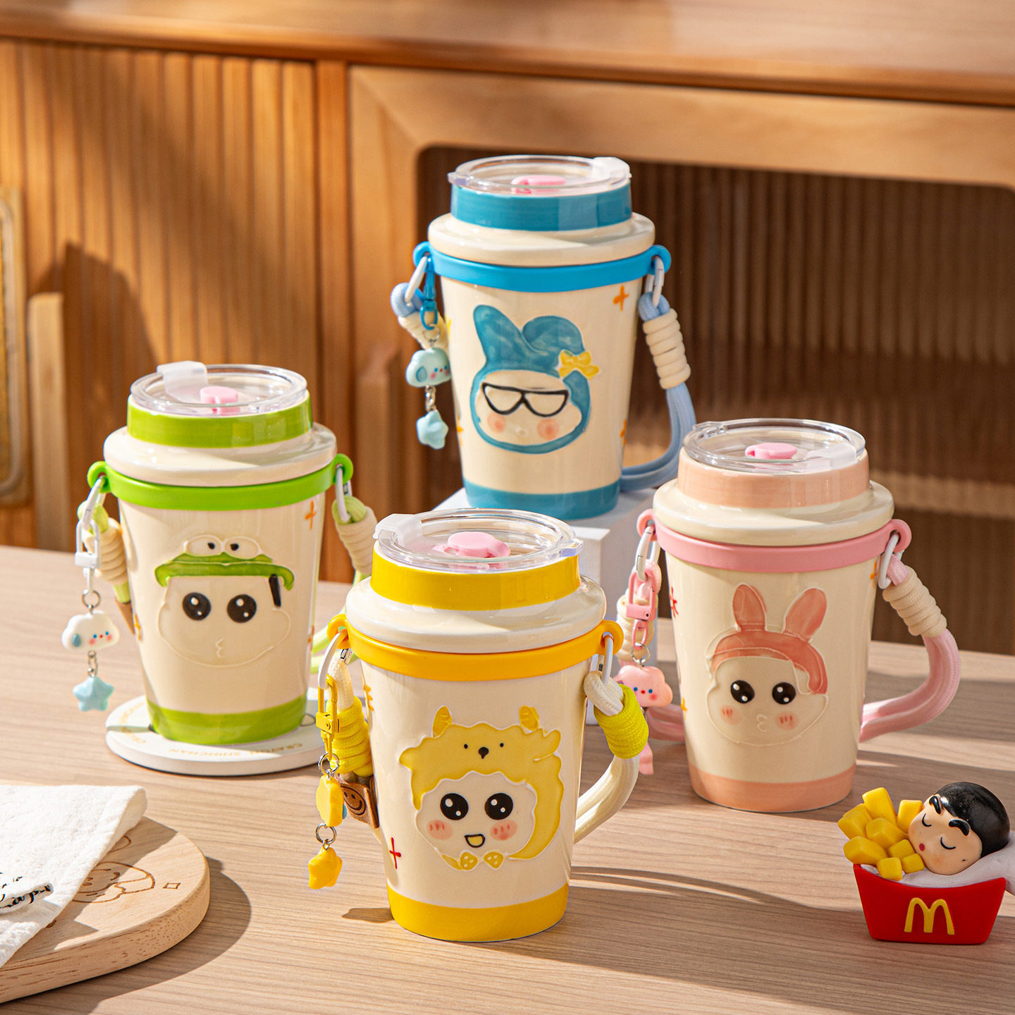 Taza de cerámica de alto valor facial, taza de té de leche encantadora, taza de paja para niñas, boca de bebida directa con cubierta, cuerdas para estudiantes para llevar