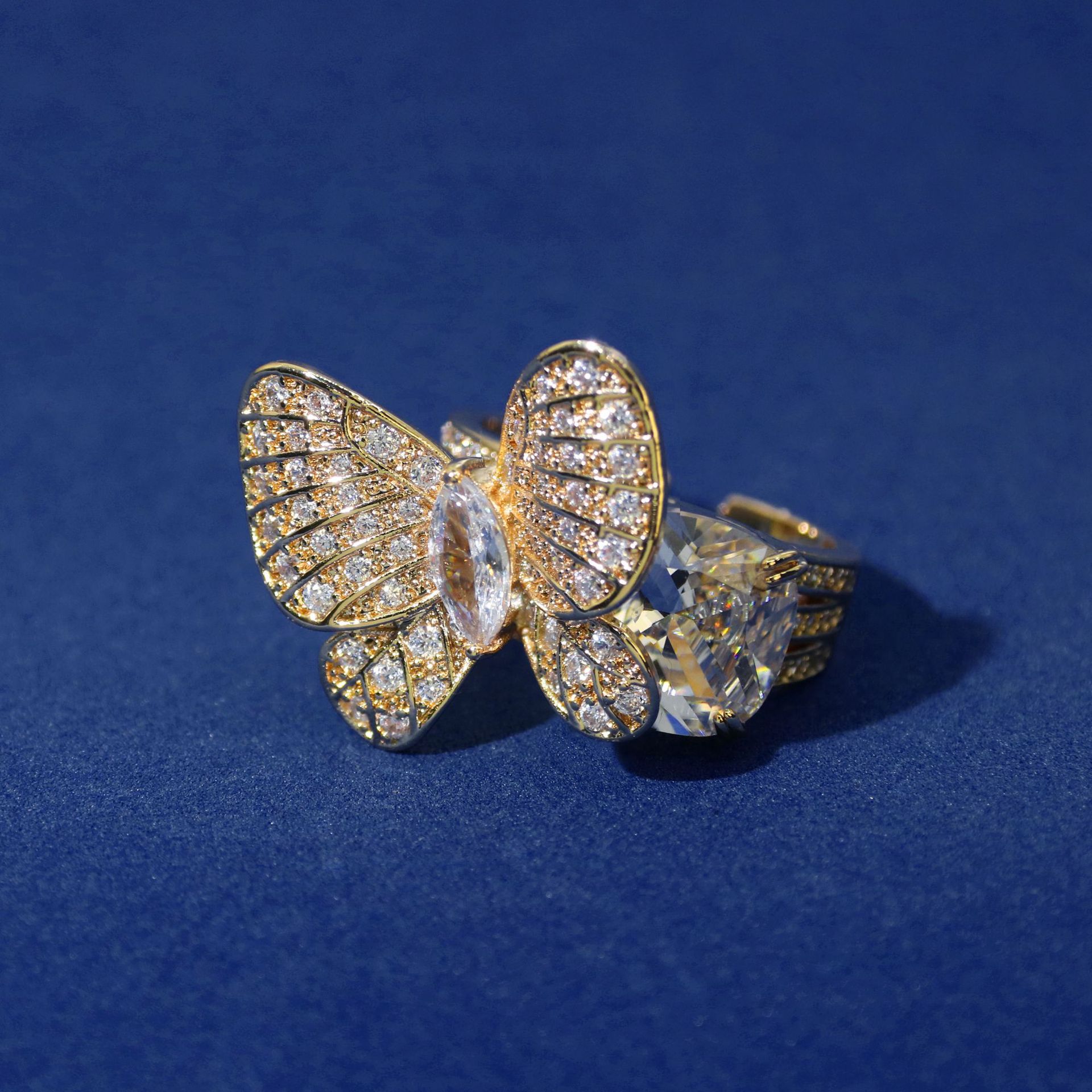 13698204238e6b9419e4b03a45e2ee