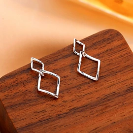 耳钉;项链;戒指