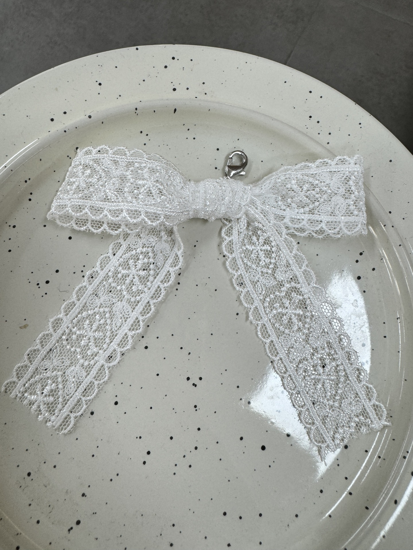 Botones de arco de perla plateada coreana de encaje floral con cuentas zapatos deportivos accesorios accesorios zapatos colgantes diy