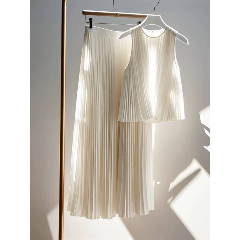 Light and Mature Style Niche Design Casual Slimming and Age-Reducing White Sleeveless Top Suit Skirt