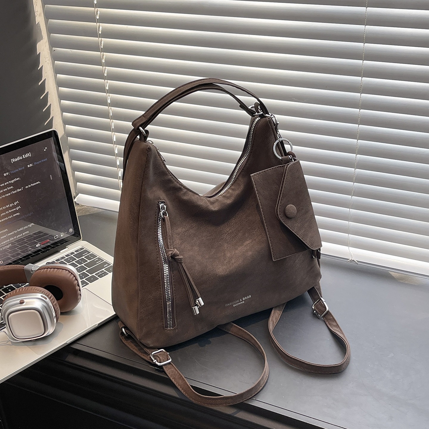 Retro Niche High-End Commuter Bag for Women 2026 New Fashion Versatile Large-Capacity Backpack Shoulder Bag Crossbody Bag