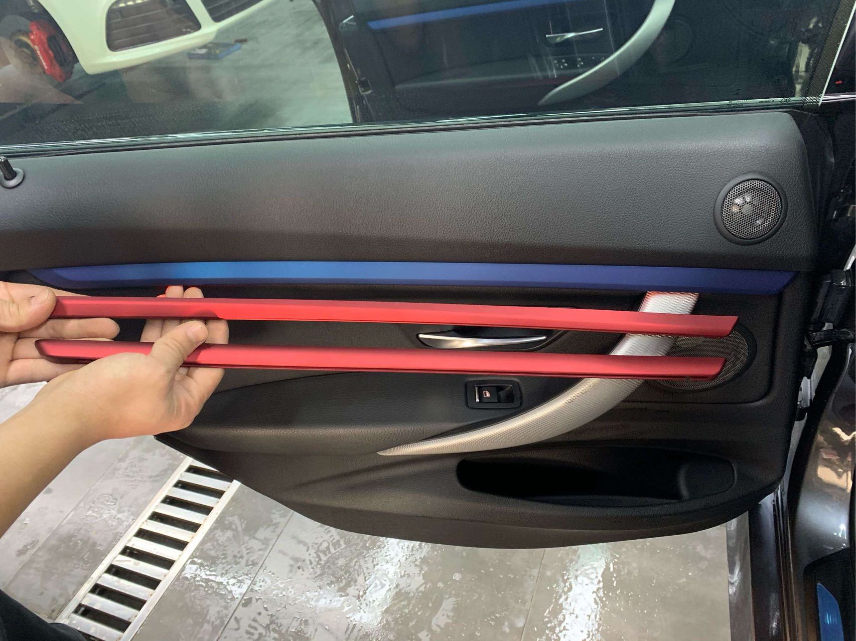 Suitable for BMW 3 Series interior door trim 316 318 320 F30F35 car door headlamp trim modification parts