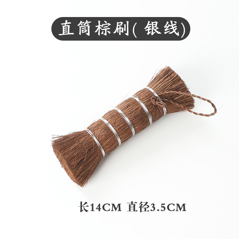 茶色の毛の茶器の文章はブラシでお茶の茶器の茶器の茶器を掃除して水を掃除します。|undefined