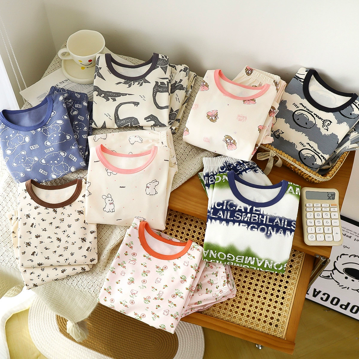 25 новых домашних костюмов из лайкры для детей маленького и среднего размера, комплекты осенней одежды без костей из чистого хлопка категории А и длинные брюки, пижамы с героями мультфильмов для мальчиков и девочек.