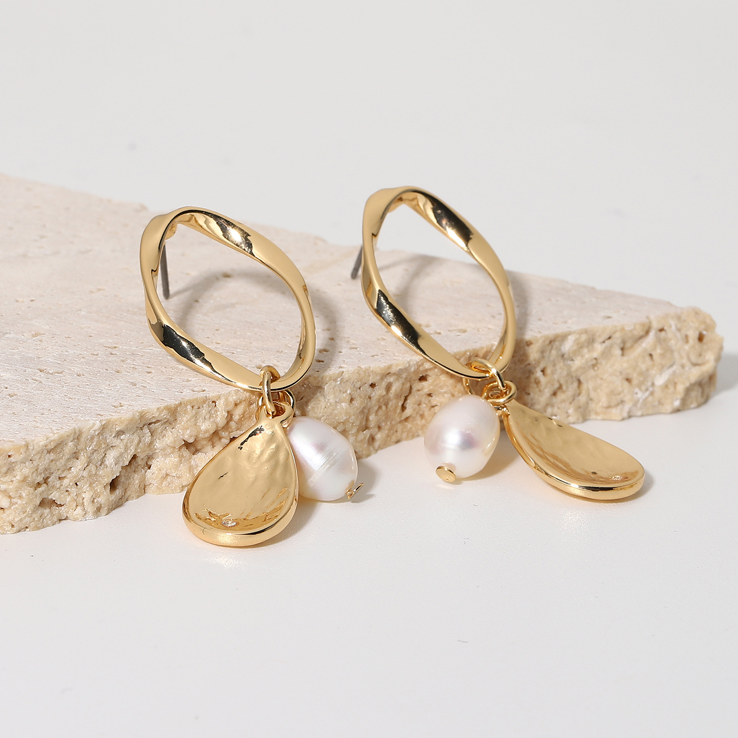 Boucles D&#39;oreilles Rétro Géométriques En Cuivre Perle D&#39;eau Douce display picture 10