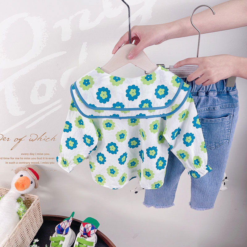 蓝花双领衬+波点蝴蝶结牛仔