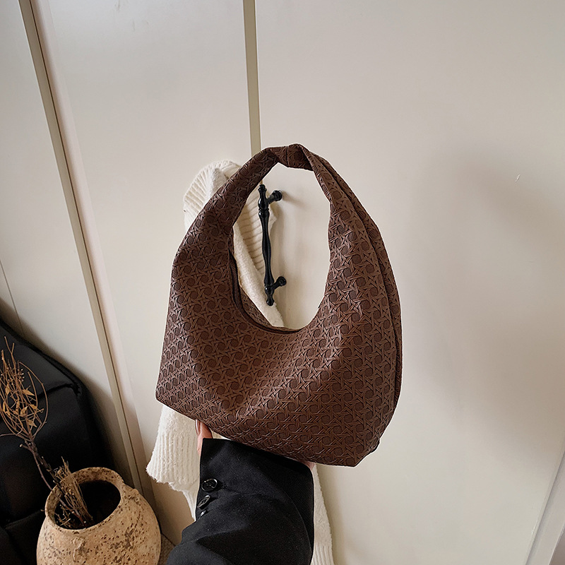 Bolsa de viaje de moda simple dulce2024 invierno nueva personalidad temperamento casual de gran capacidad bolso de media luna portátil