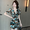 Sexy collar， low cut， slim fit， mesh print， short sleeved， buttocks wrapped， one step bottom skirt