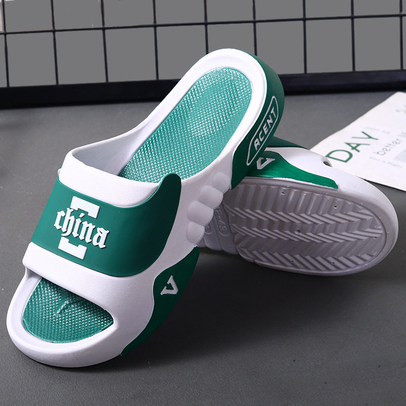 Zapatillas de los hombres de verano zapatillas de estilo coreano de moda ropa personalizada al aire libre baño grueso zapatillas de fondo de los hombres al por mayor