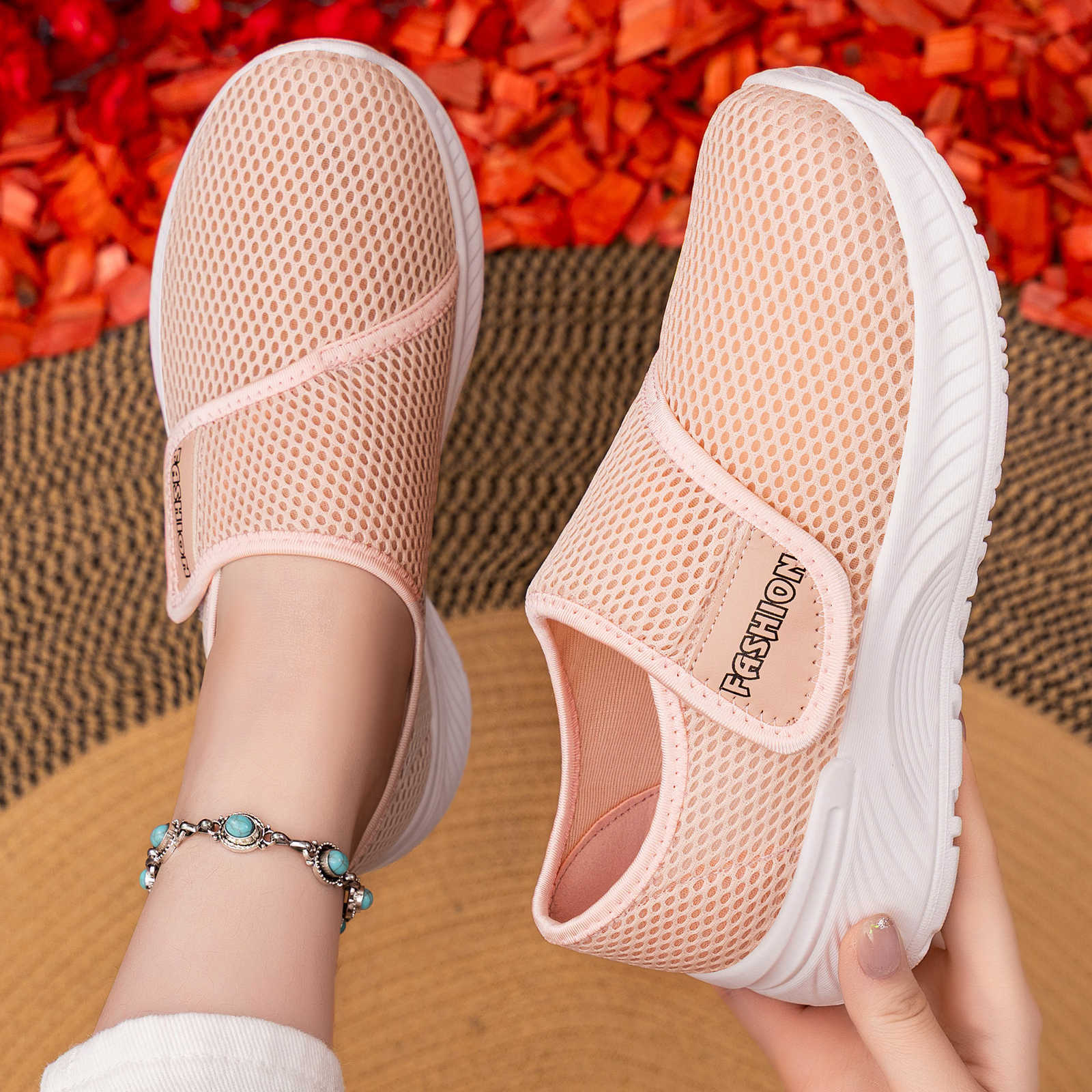 Women's Shoes, New Summer Models, Cross-Border Casual Versatile Mom Shoes, Velcro Soft-Soled Shoes That Don'T Tire Your Feet, Walking Shoes, Dropshipping