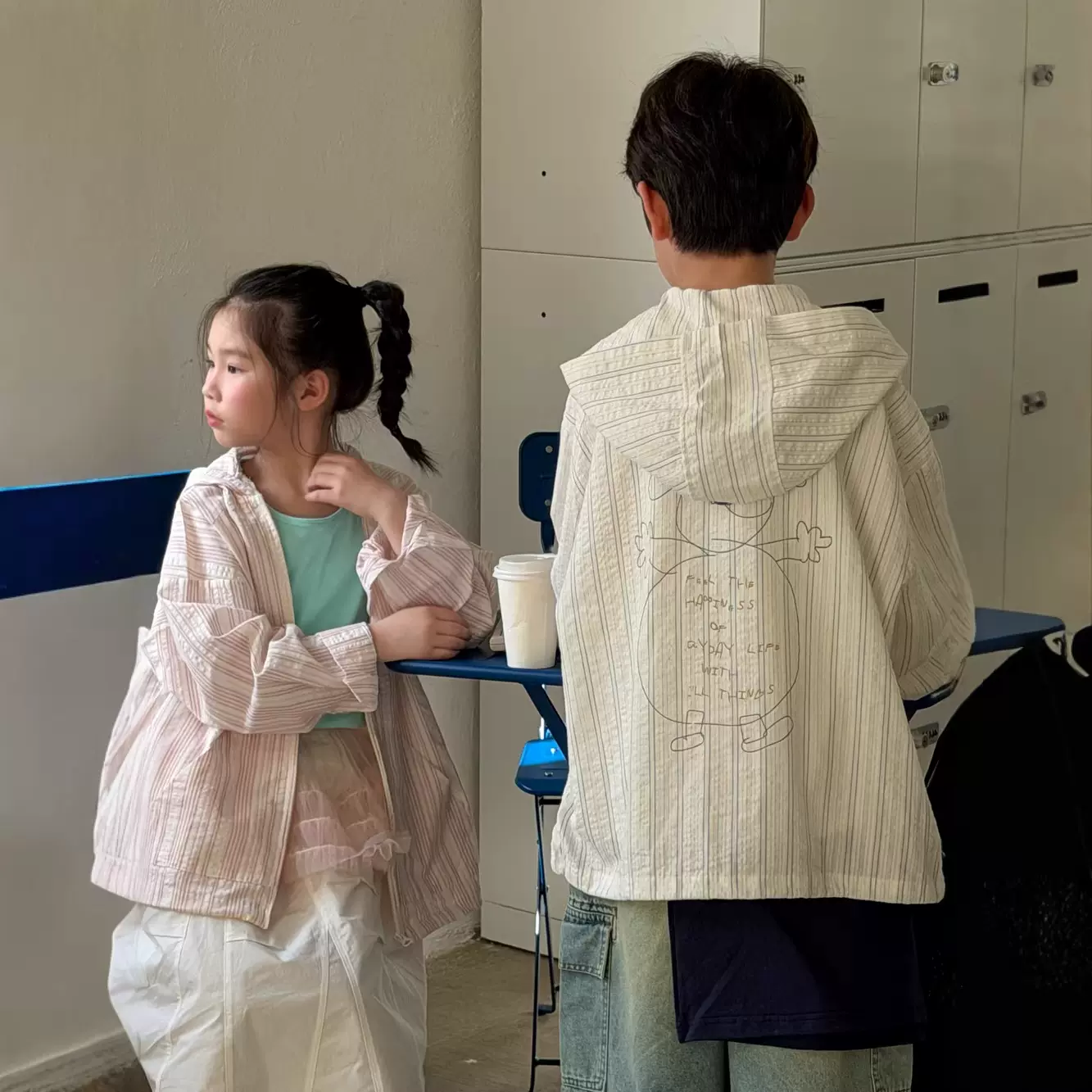 末小蒙童外套2026春季男女童韩版字母卡通连帽夹克儿童休闲防晒衣