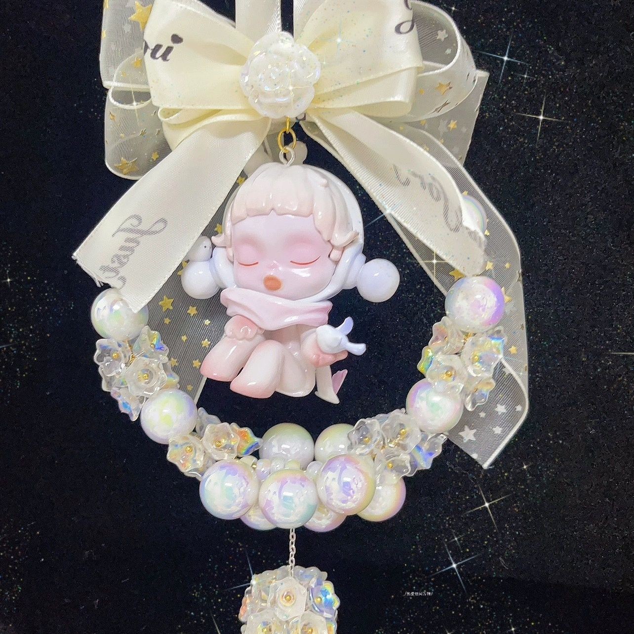 아기를 안고 있는 투명한 은방울꽃(정글)