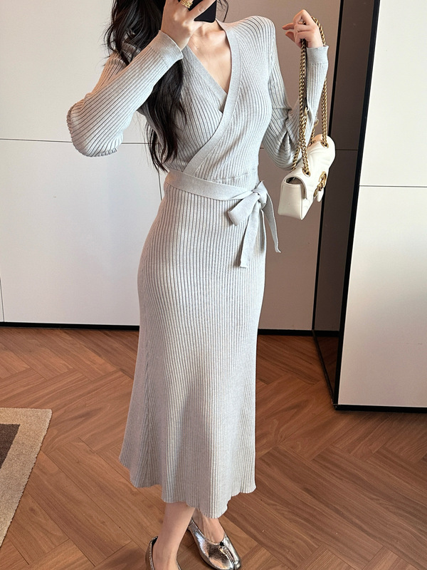 实拍 气质v领系带高腰针织连衣裙女秋冬装坑条长袖内搭打底中长裙|undefined
