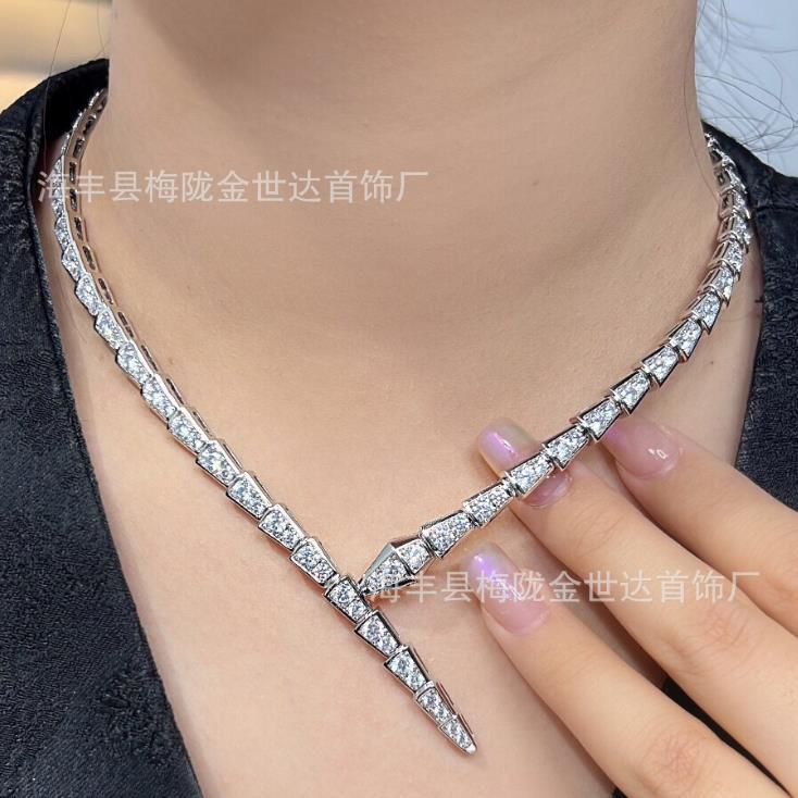 Baojia Full Diamond Snake Bone Necklace for Women, 18K Gold Plated Choker, Elegant Accessory for Socialites, Stylish Snake-Shaped Head Clavicle Chain