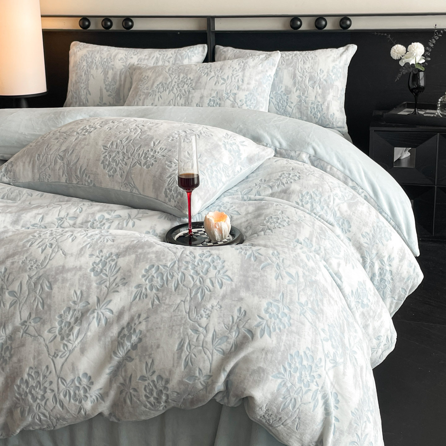High-End Carved Thickened Milk Velvet Four-Piece Winter Bedding Set Double-Sided Coral Fleece Duvet Cover Bed Sheet Fitted Sheet