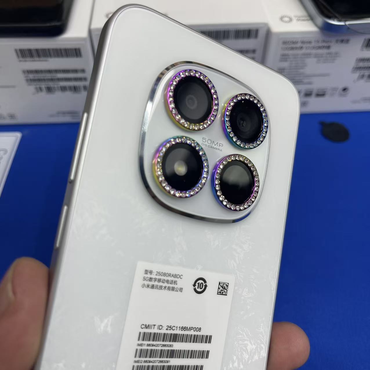 Aplicable Redmi Note15pro cámara redmi punto perforación marco de metal diamante ojo de halcón película de lente de vidrio templado
