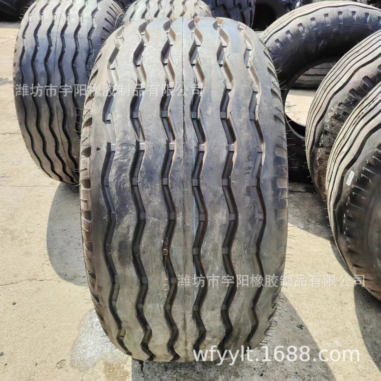 沙漠车轮胎  20-20 E7花纹 斜交工程机械轮胎