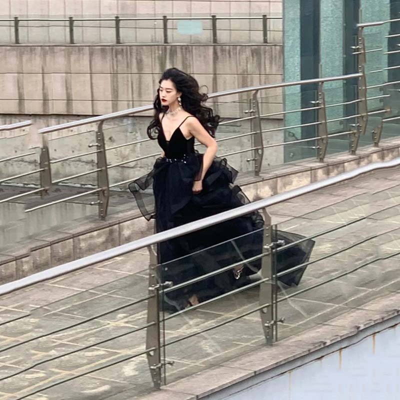 Vestido negro 2026, nuevo estilo de verano, vestido de graduación con tirantes, vestido de noche elegante francés para banquete image 3