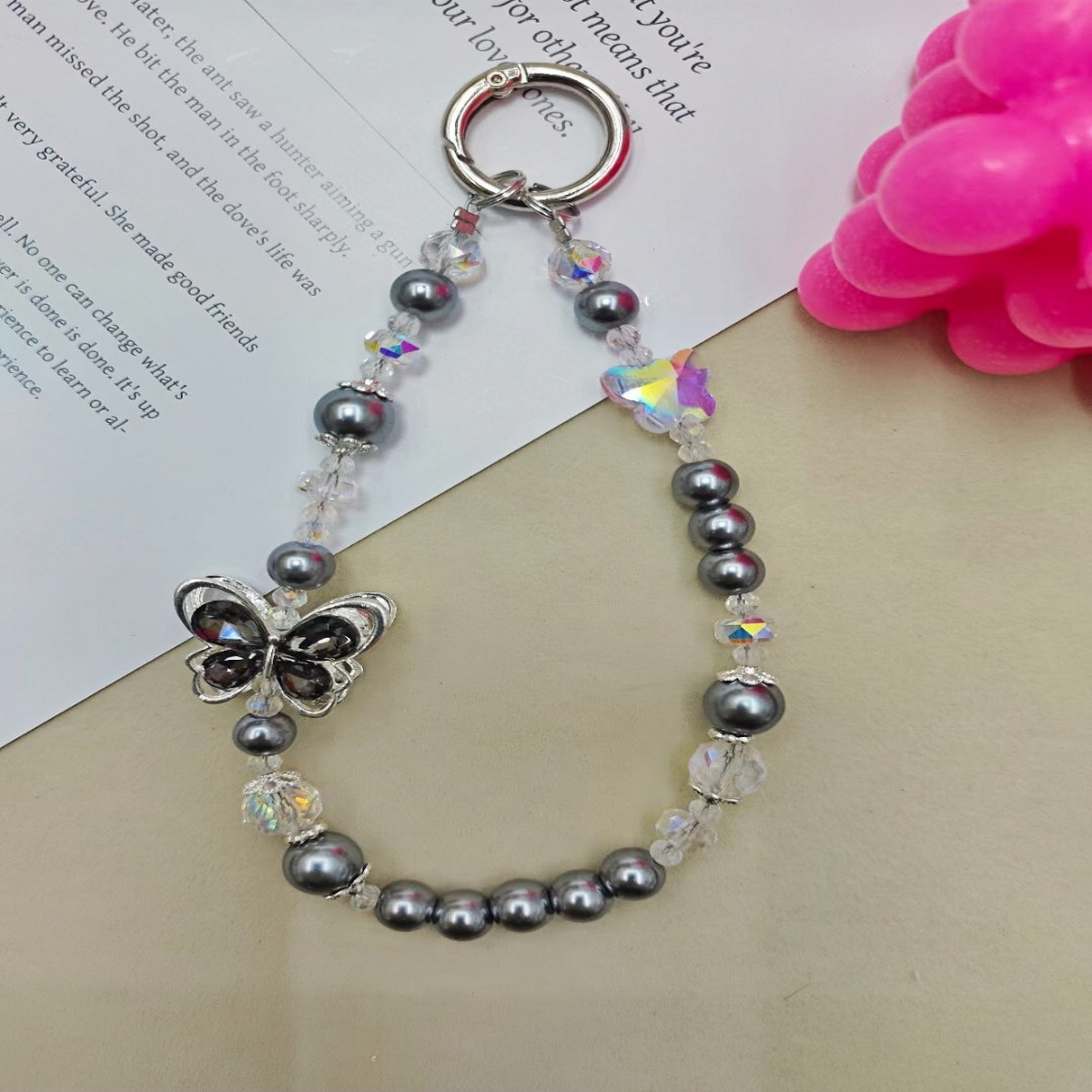 Nueva aleación de mariposa de diamantes de alta calidad, cuentas de colores de cinco estrellas, cadena de teléfono móvil, bolsa de coche, colgante corto, cordón al por mayor