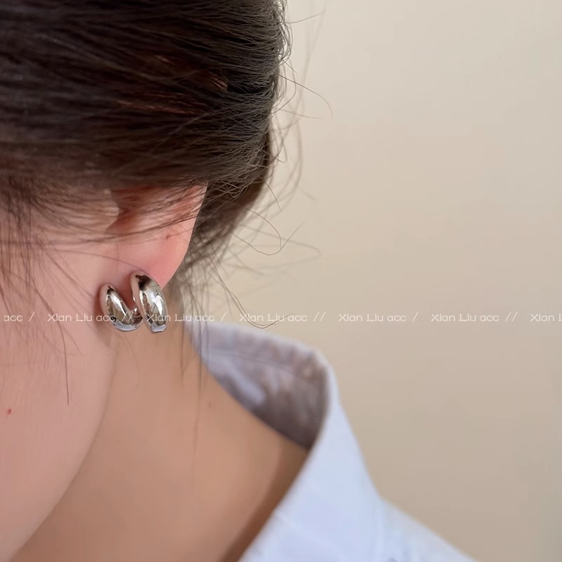 Pendientes de diseño de nicho 2023 nuevos pendientes de estilo simple pendientes de metal de temperamento de todo fósforo