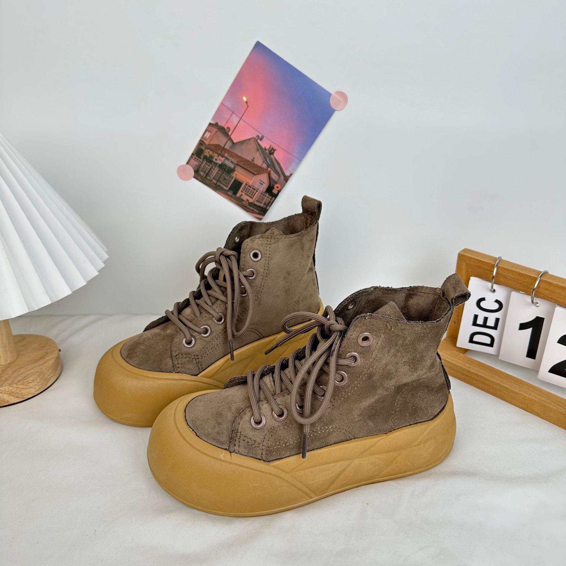 Yuanbo 2024 otoño zapatos de lona de alta altura, zapatos deportivos casuales, zapatos de suela gruesa, zapatos de mujer coreanos.