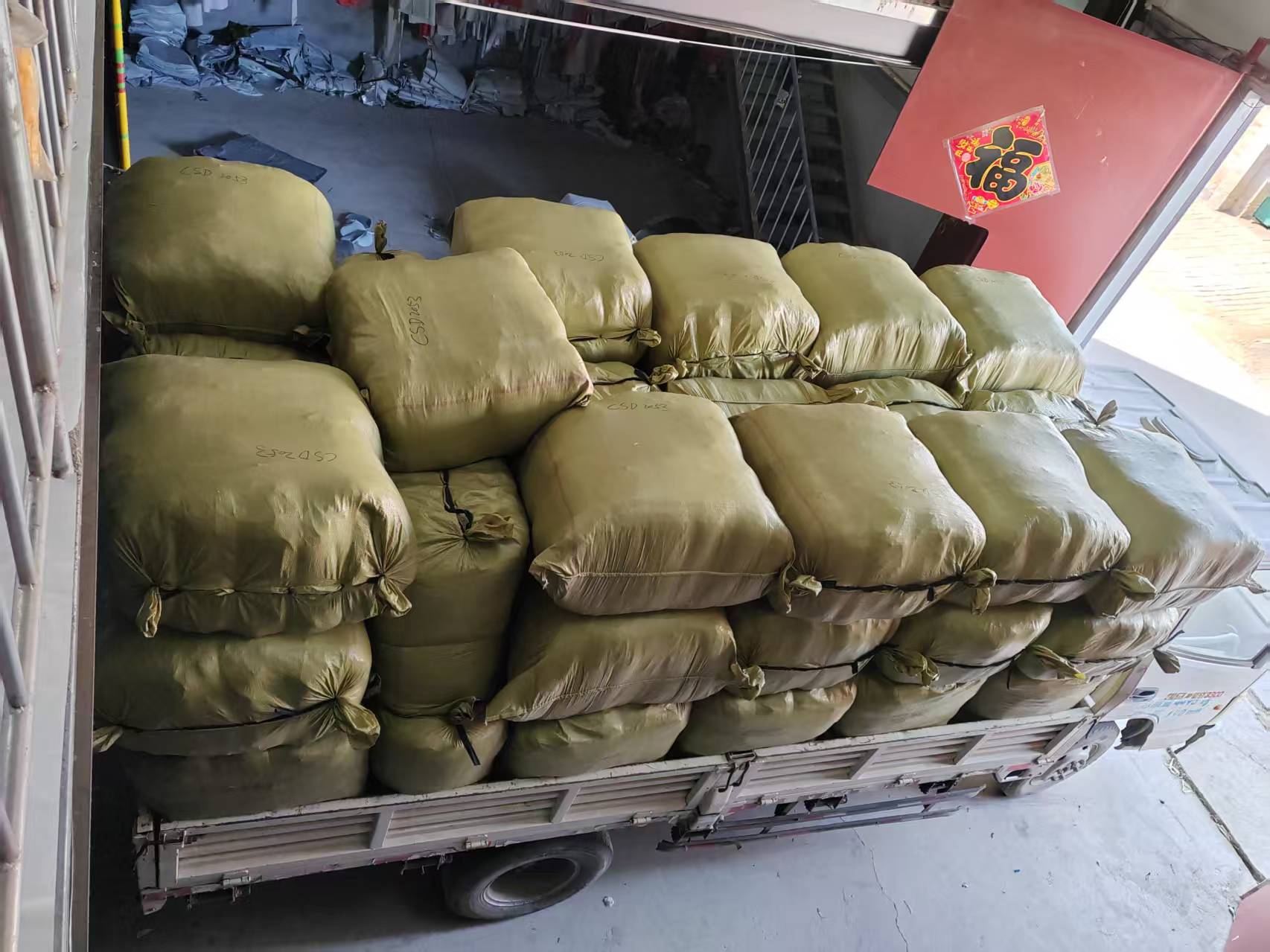 Car Cover, Car Hood, Full Car Protection Against Sun, Rain, Snow, Dust, and Bird Droppings, Suitable for All Seasons