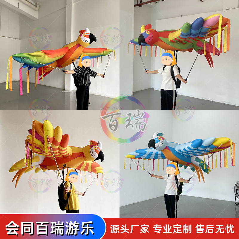 Caricaturas inflables coloridas de mano papagaios imitación de aire animal centro comercial parque de atracciones escenario interactivo atmósfera interactiva gira