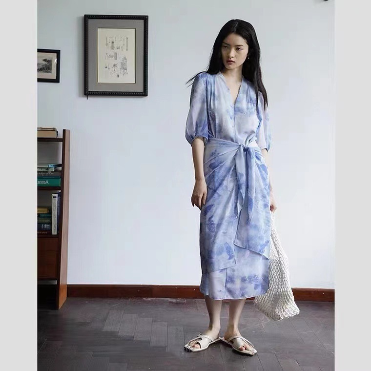 Đầm maxi nữ thắt eo kiểu Pháp họa tiết hoa nhỏ màu xanh — Váy liền màu xanh lam chi tiết 2