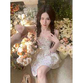 纯欲风少女感吊带连衣裙2025夏季设计感木耳边甜美碎花裙双层
