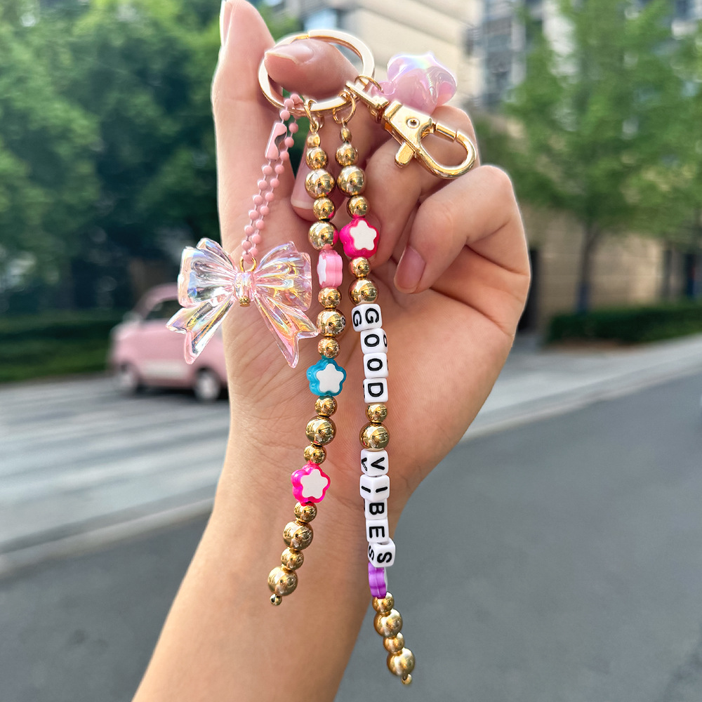Nuevos productos transfronterizos creativos de letras de color cuerdas trenzadas llavero amor dibujos animados accesorios de diseño bolsos colgantes