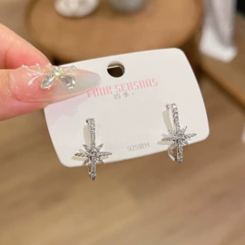 项链;耳钉;手链