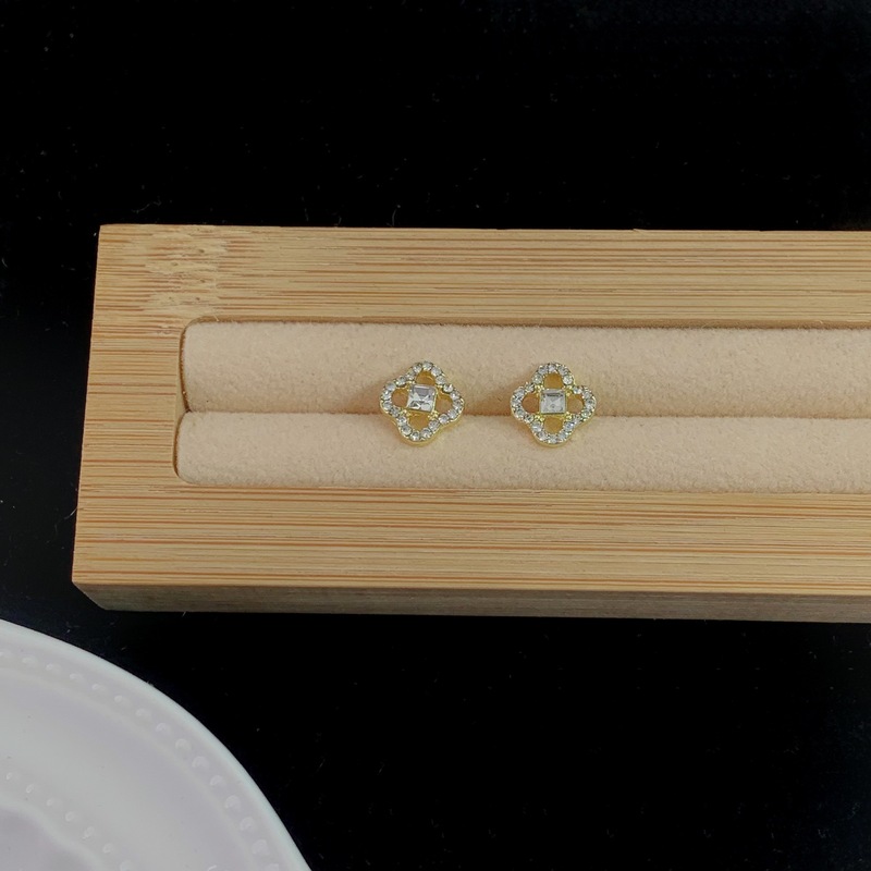 73cfcf355b1aba7cb38166578d600a