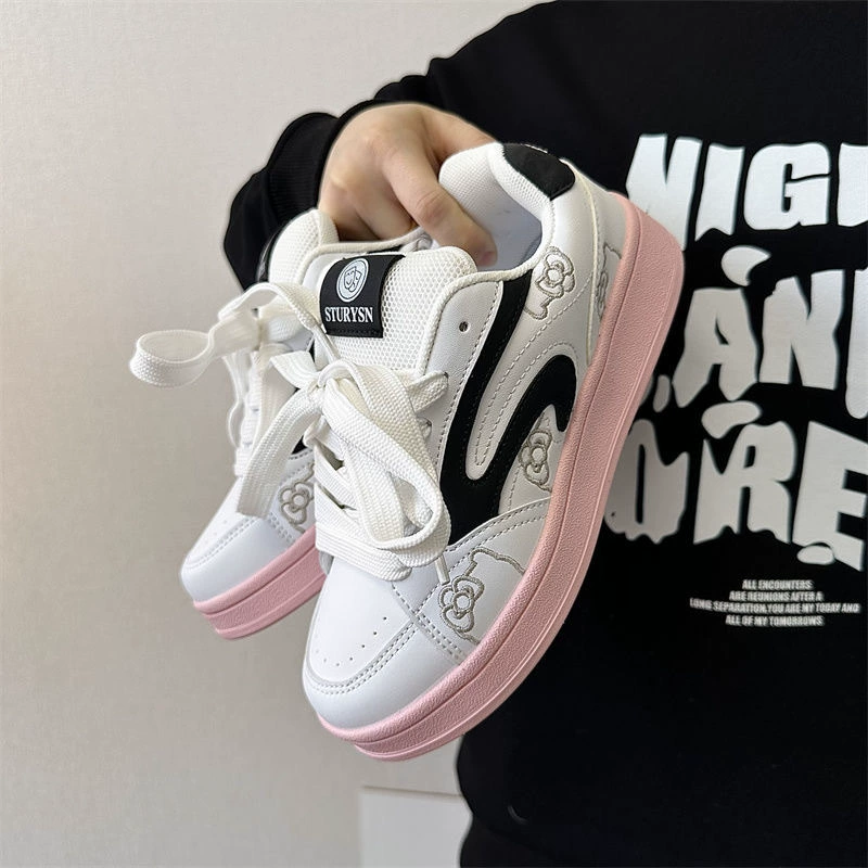 2025 новые нишевые дизайнерские тренды повседневные уличные кроссовки дикие скейтборды женские винтажные туфли для хлеба Харадзюку