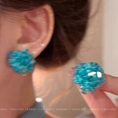 春夏モデルブルービーズ刺繍ピアス女性軽贅沢高級感リゾート風イヤリングins風百合耳アクセサリー