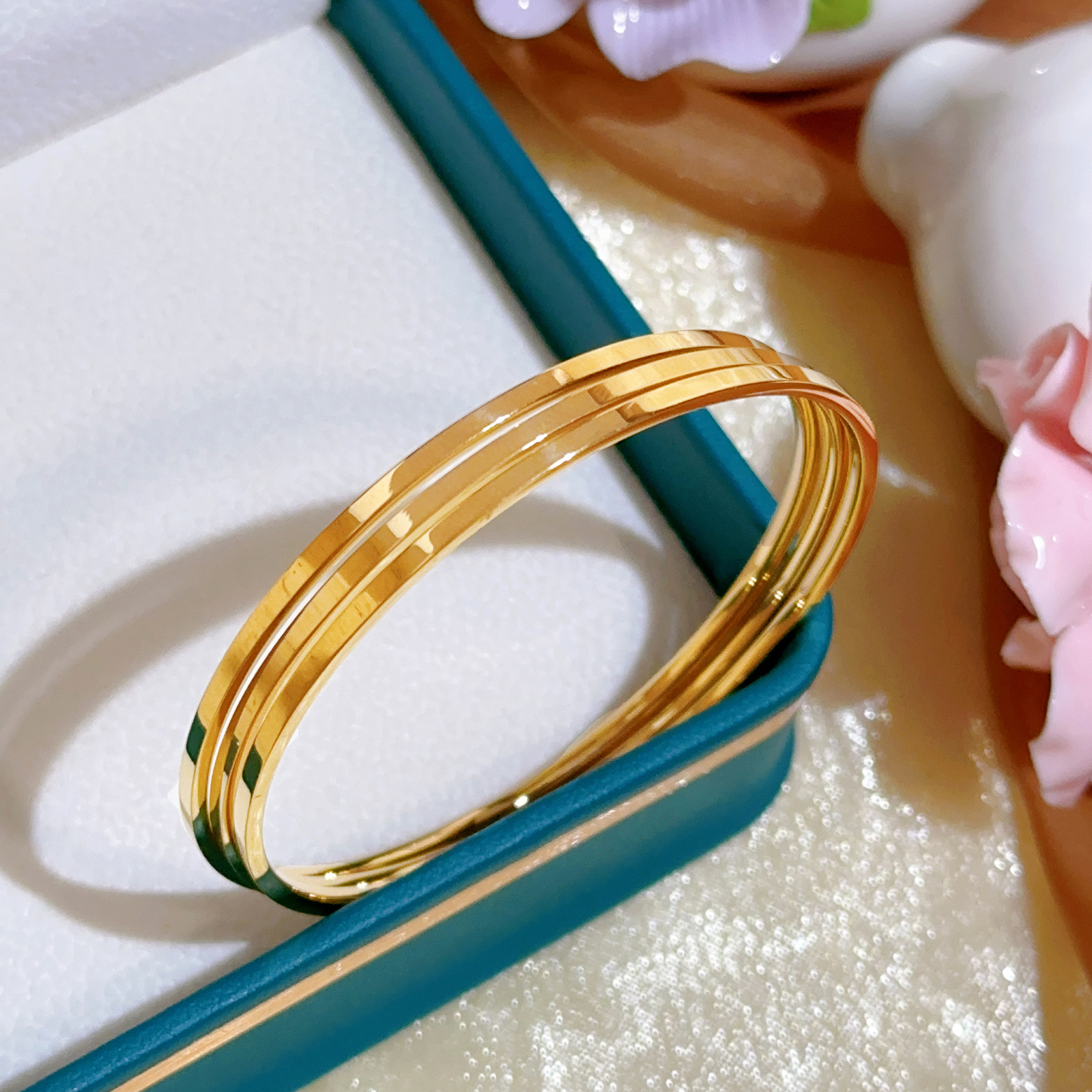Círculo de moda europeo y americano, pulsera exagerada de lujo ligero, acero de titanio femenino, pulsera de círculo de espejo que no se desvanece, joyería simple personalizada