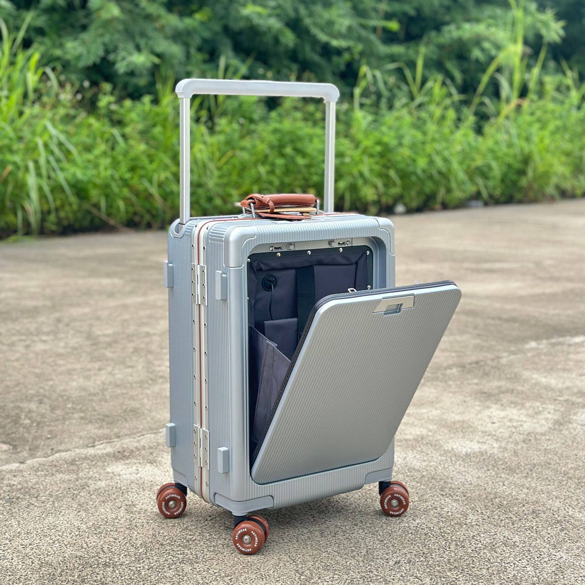Silver brown (front-loading laptop compartment - usb + type-c charging ports + fluid infused roller wheels)