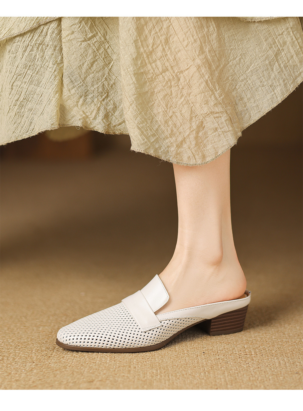 Sandal nữ quai ngang mũi kín gót thấp đế xốp nhẹ mùa xuân hè — đen chi tiết 9