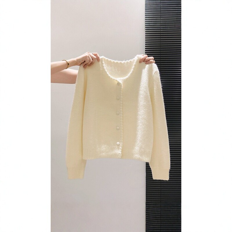 French-style gentle buttoned thickened sweater cardigan for women, 2026 autumn new model, loose-fitting, slimming, versatile top