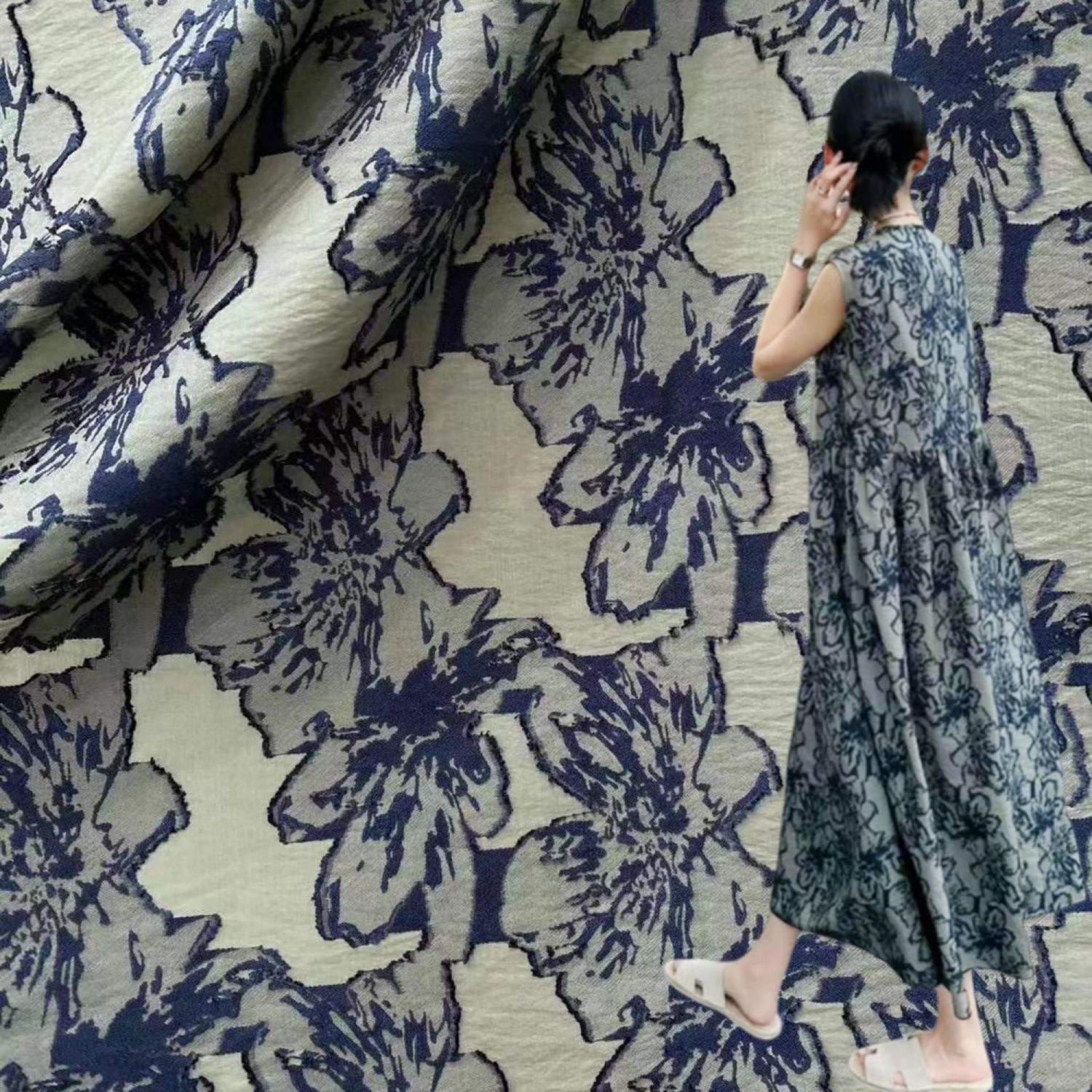 现货南油爆款春夏烧花提花连衣裙衬衫布料百搭系列主推设计师面料