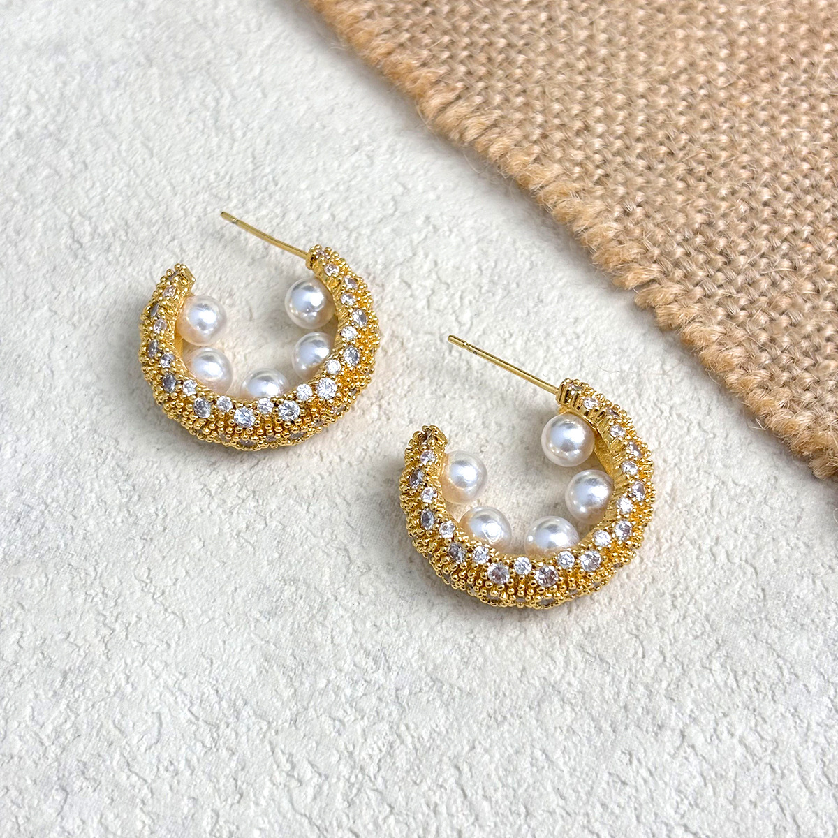 Solid Color Pattern All Seasons Season 1 Pair Vacation Simple Style Solid Color Inlay Copper Pearl Ear Studs